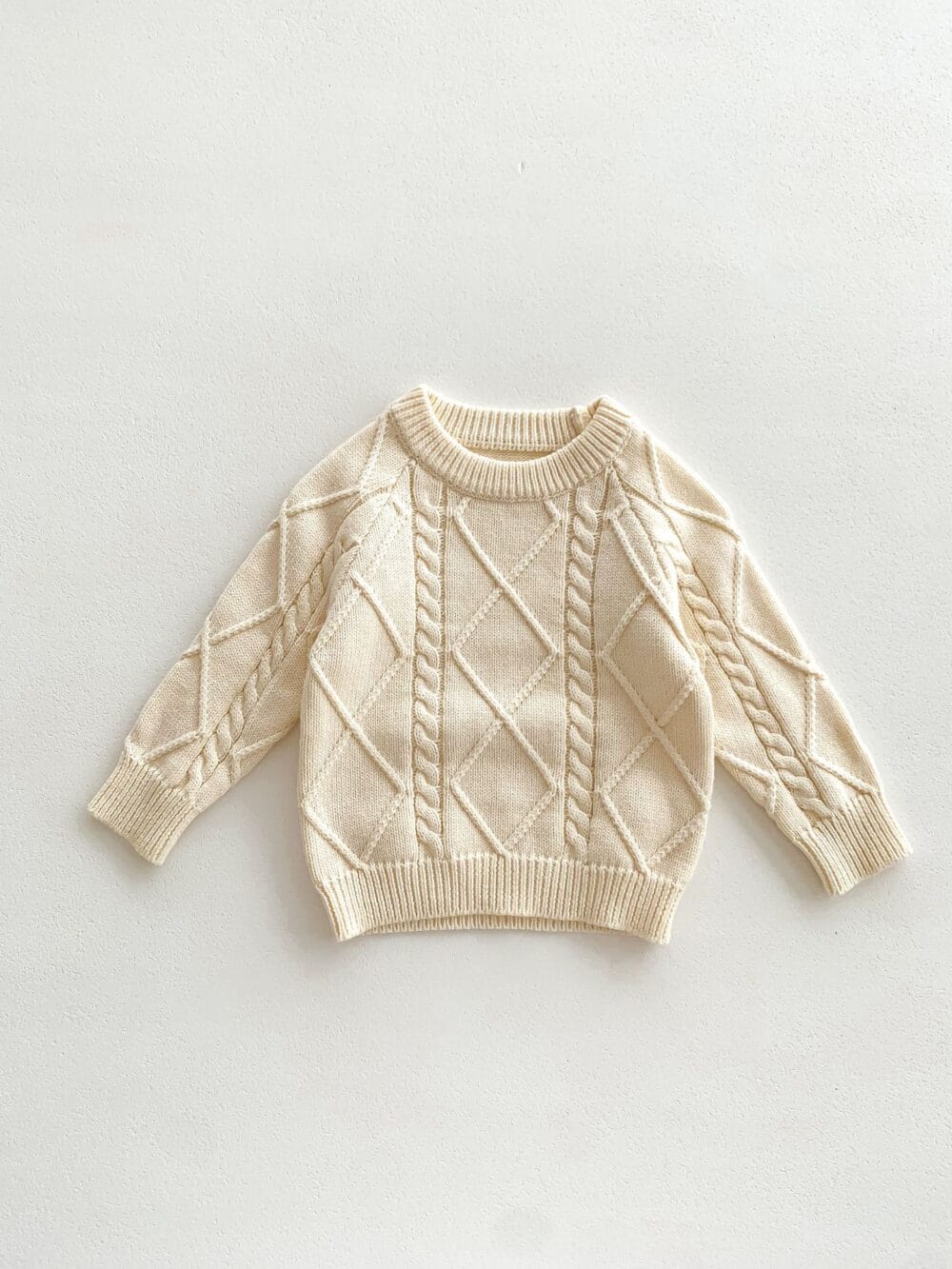 Completo in maglia a trecce con salopette - immagine 8