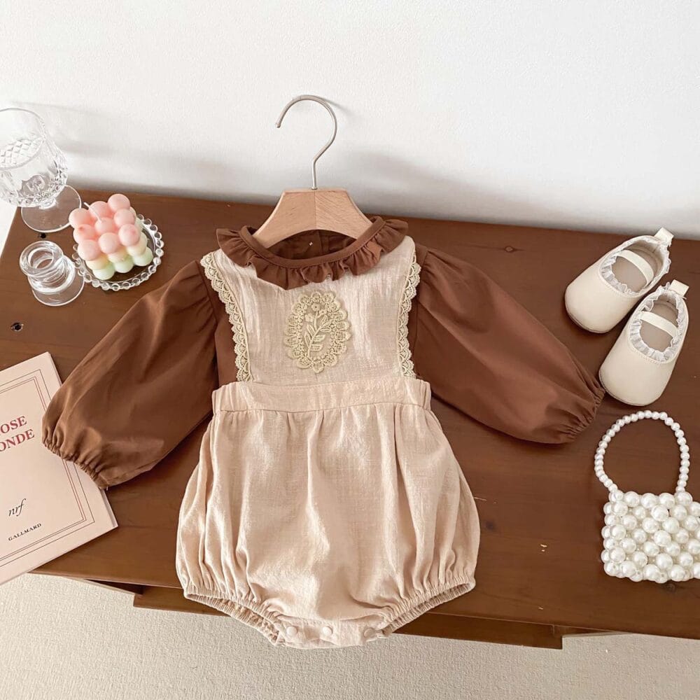 Camicia con salopette stile coreano - immagine 3