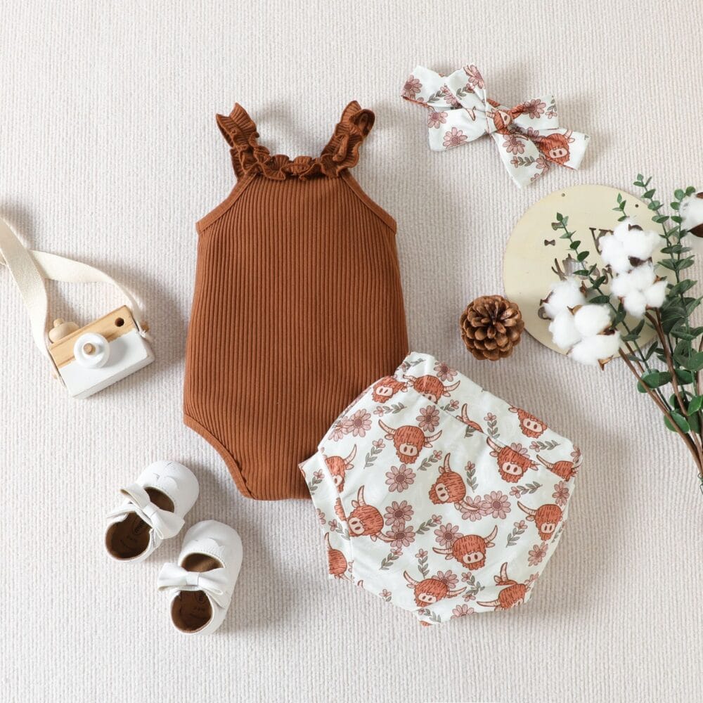 Set estivo con body a costine, shorts e cerchietto - immagine 3