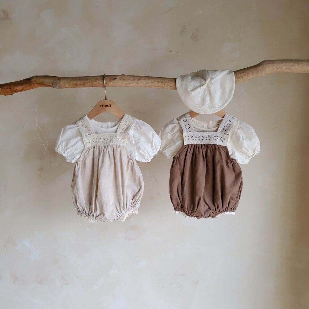 Completo estivo bimba in cotone con ricami
